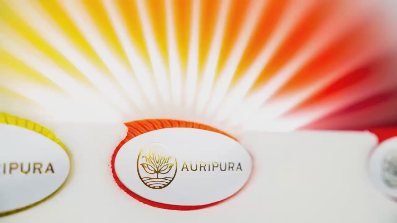 Video laden: Nahaufnahme des orangen AURIPURA Chakra Energiestabs – energetisches Leuchten und feine Details im Video.